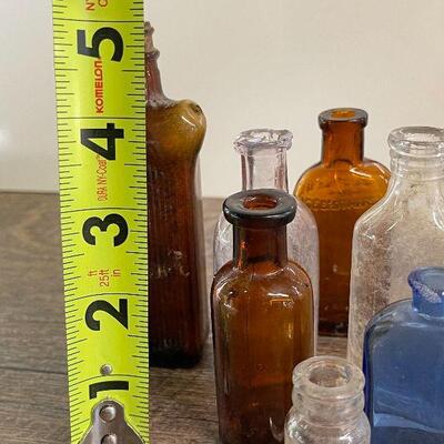 L124: Collection of Small Bottles