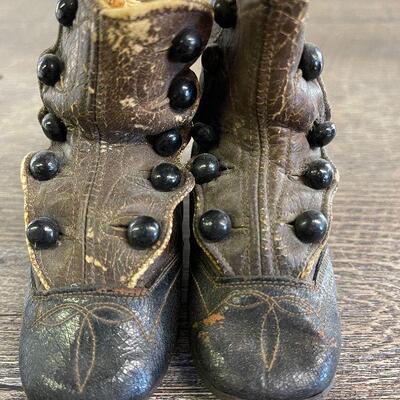 L126: Vintage Leather Baby Shoes and Vintage Straight Blade
