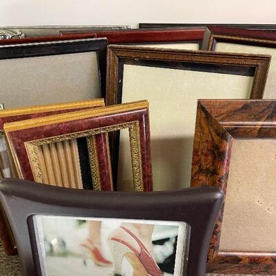 L129: Lot of Frames