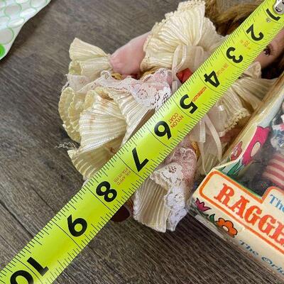 L130: Lot of Dolls