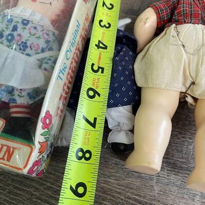 L130: Lot of Dolls