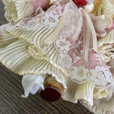 L130: Lot of Dolls