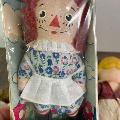 L130: Lot of Dolls