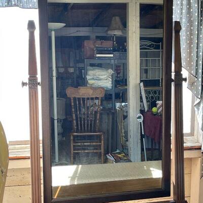 L132: Dressing Table