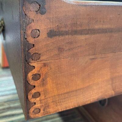 L132: Dressing Table