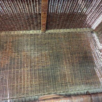 L134: Large Wicker Storage trunk