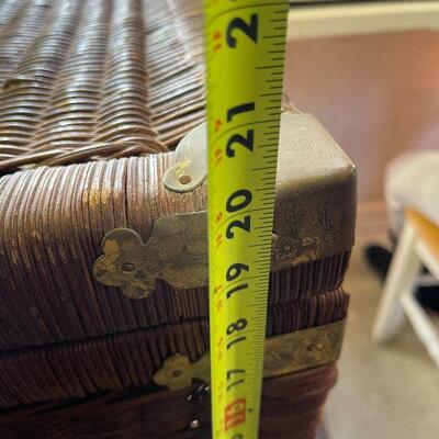 L134: Large Wicker Storage trunk