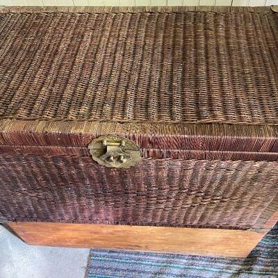 L134: Large Wicker Storage trunk