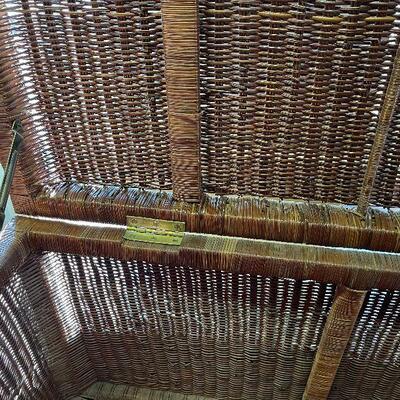 L134: Large Wicker Storage trunk