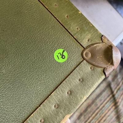 L136: Vintage Green Trunk