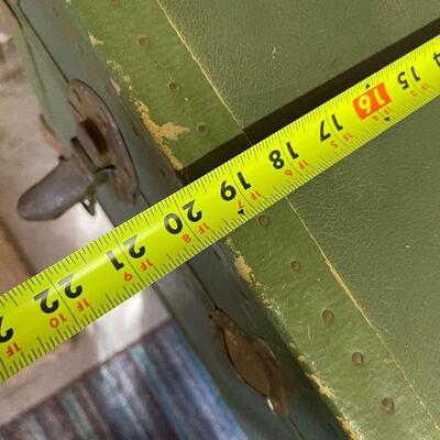 L136: Vintage Green Trunk