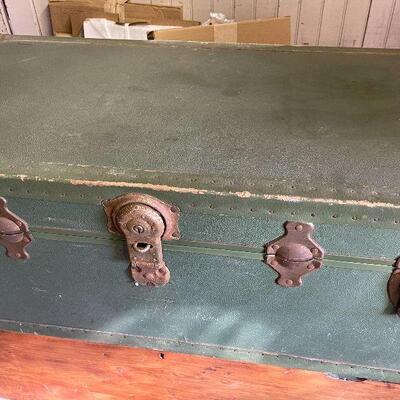 L136: Vintage Green Trunk