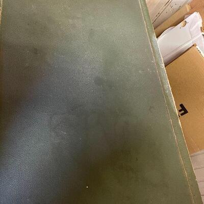 L136: Vintage Green Trunk