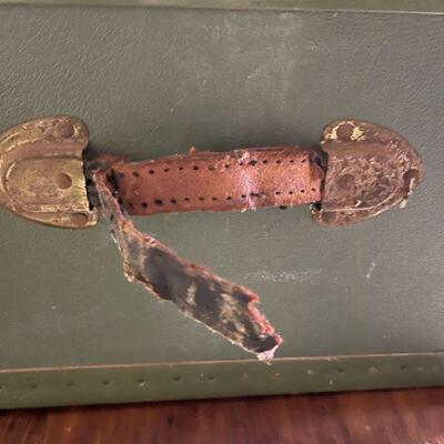 L136: Vintage Green Trunk
