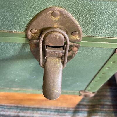 L136: Vintage Green Trunk