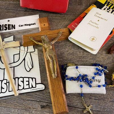 L138: Lot of Bibles, Books and More