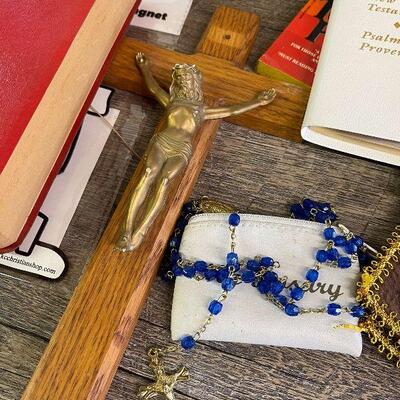 L138: Lot of Bibles, Books and More