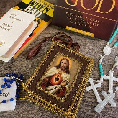 L138: Lot of Bibles, Books and More