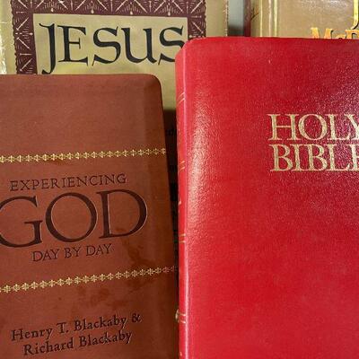 L138: Lot of Bibles, Books and More