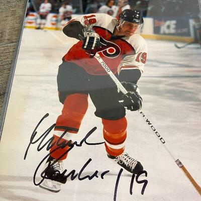 L145: Collection of sports memorabilia