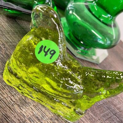 L149: Collection of green glass