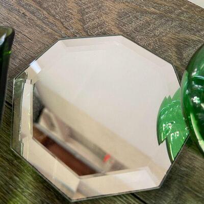 L149: Collection of green glass
