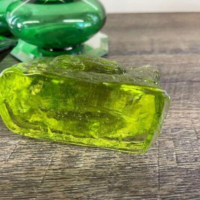 L149: Collection of green glass