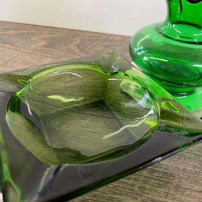 L149: Collection of green glass