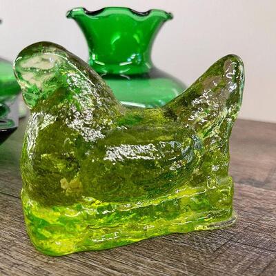 L149: Collection of green glass
