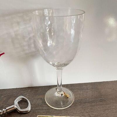 L166: Collection of Wine Accessories