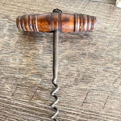 L166: Collection of Wine Accessories