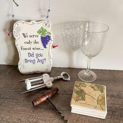 L166: Collection of Wine Accessories