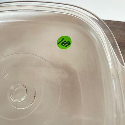 L169: Pair of Corning 2.5qt Casseroles with one Lid