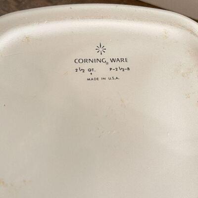 L169: Pair of Corning 2.5qt Casseroles with one Lid