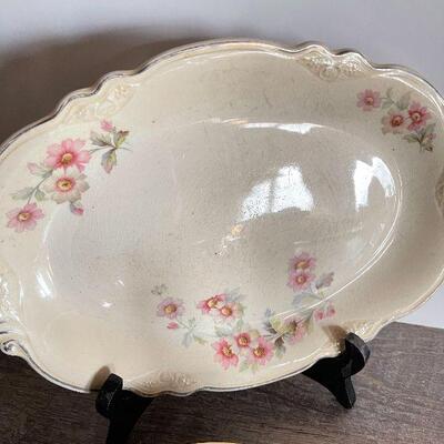 L173: Collection of vintage Porcelain and China