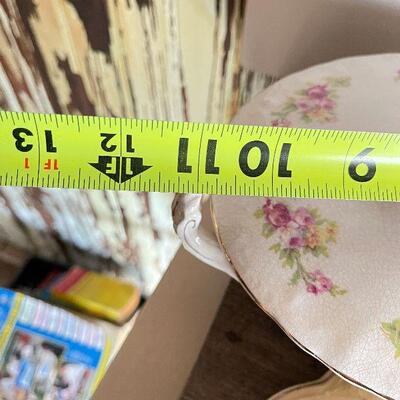 L173: Collection of vintage Porcelain and China