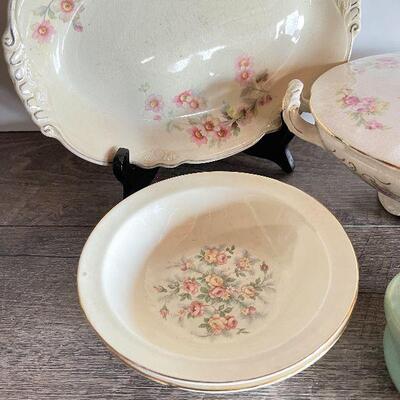 L173: Collection of vintage Porcelain and China