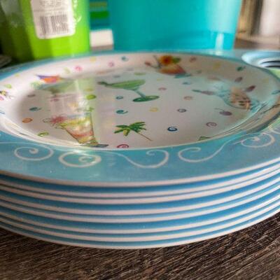 L174: Collection of Summer Outdoor Dinnerware