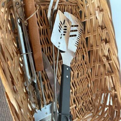 L178: Grill Utensils in Basket