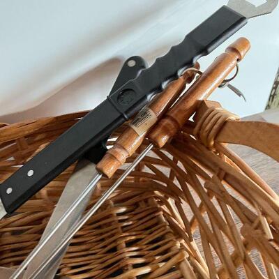 L178: Grill Utensils in Basket
