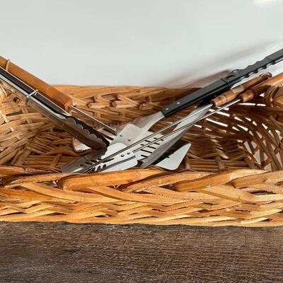 L178: Grill Utensils in Basket