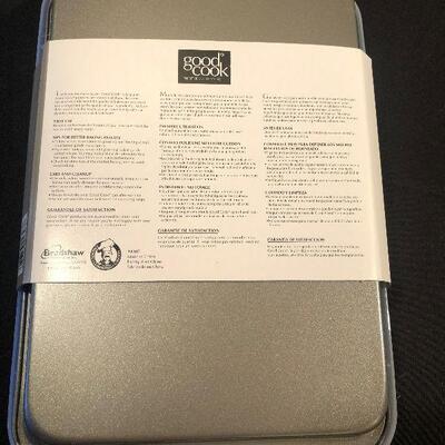#163 Brand New Non Stick Cake Pan with Cover 