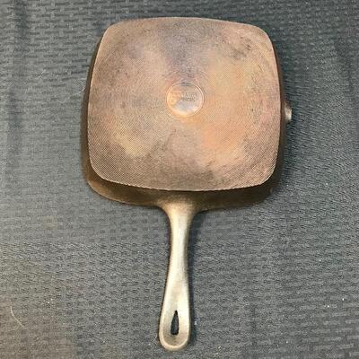 Benjamin & Medwin 9 3/8â€ x 9 3/8â€œCast Iron Grill Pan