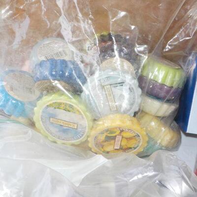 30 plus Yankee Candle tea lights.