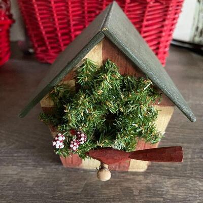 189: Red Baskets and Evergreen Wreath