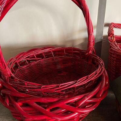 189: Red Baskets and Evergreen Wreath