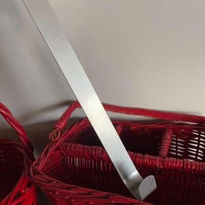 189: Red Baskets and Evergreen Wreath