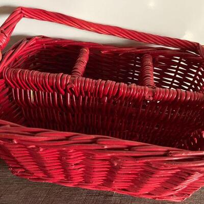 189: Red Baskets and Evergreen Wreath