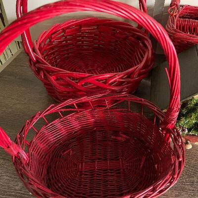 189: Red Baskets and Evergreen Wreath