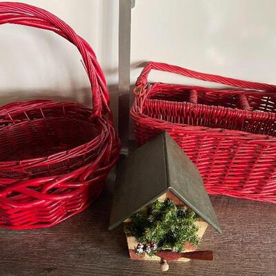 189: Red Baskets and Evergreen Wreath
